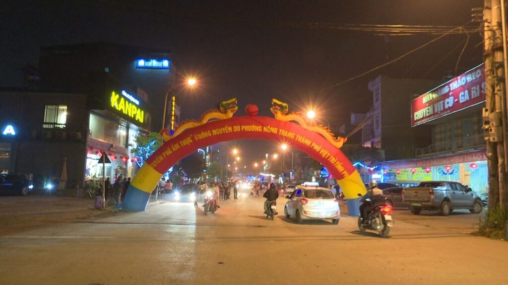 Phố ẩm thực Nguyễn Du - Sức hút lớn đối với du khách trong và ngoài tỉnh