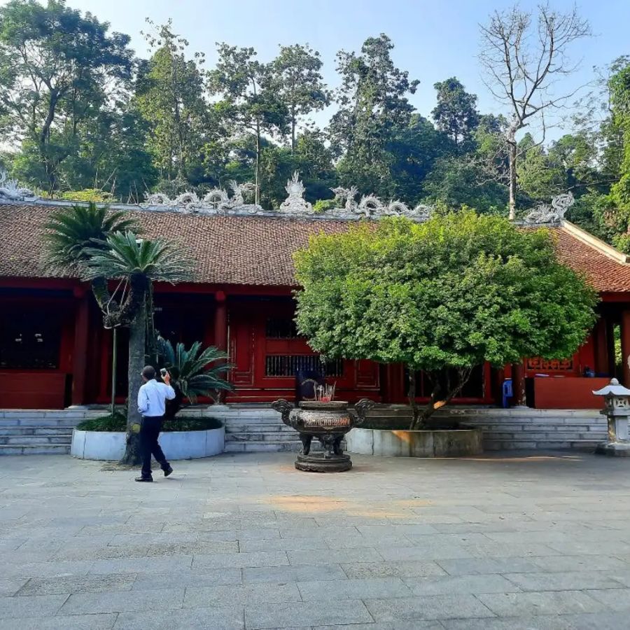 Chua Thien Quang voi kien truc noi cong ngoai quoc Đền Hùng Phú Thọ - Viếng thăm cội nguồn