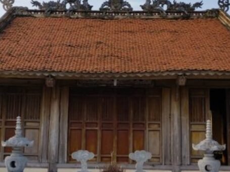 Di tích đền thờ vua Lý Nam Đế – Trang nghiêm và thanh bình