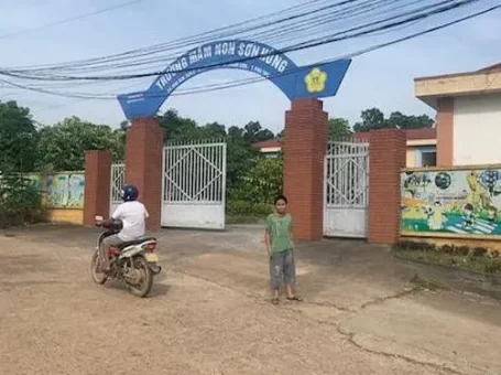 Cổng trường Mầm non Sơn Hùng, huyện Thanh Sơn, tỉnh Phú Thọ.