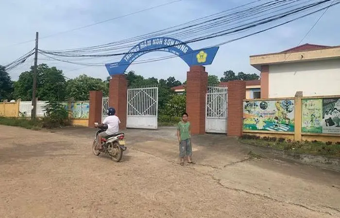 Cổng trường Mầm non Sơn Hùng, huyện Thanh Sơn, tỉnh Phú Thọ.