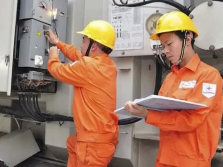 Giá điện bình quân có thể tăng thêm 2.200 đồng/kWh