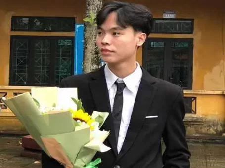 Phú Thọ: Dù hoàn cảnh khó khăn, La Thiên Vũ giành Thủ khoa khối C