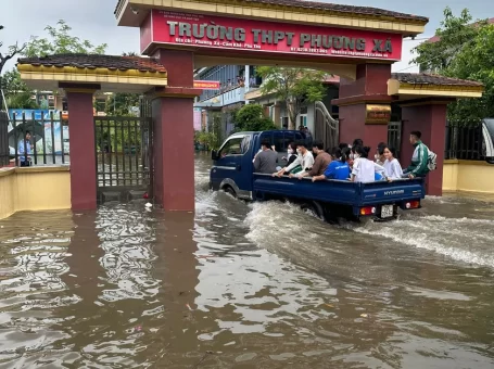 img 7174 5 Điều Thú Vị Về Việc Thí Sinh Phú Thọ Được Công An ‘Hộ Tống’ Vào Phòng Thi Bằng Xe Chuyên Dụng