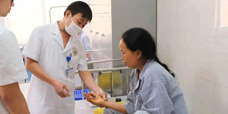 Trung tâm Y tế huyện Thanh Sơn phẫu thuật thành công cho trường hợp bị đứt lìa ngón tay do máy thái chuối