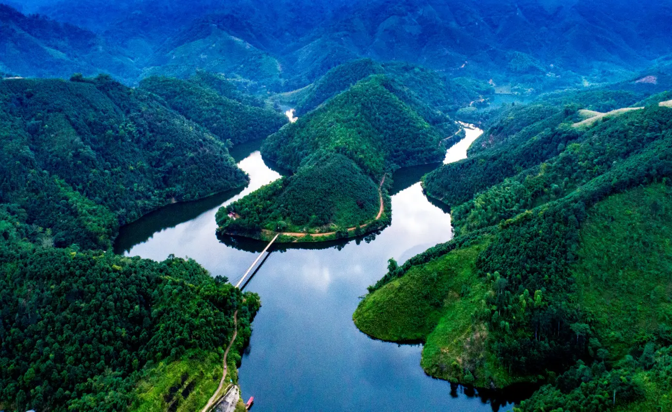 phu tho 1 1 1 Một hồ chứa nước ngọt ở Phú Thọ cách Hà Nội 100km, đẹp mê tơi, ví như “Tuyệt tình cốc” vùng đất Tổ