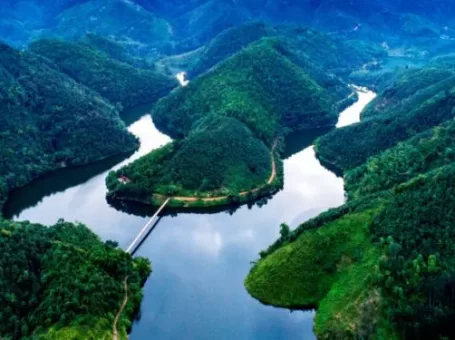 Một hồ chứa nước ngọt ở Phú Thọ cách Hà Nội 100km, đẹp mê tơi, ví như “Tuyệt tình cốc” vùng đất Tổ