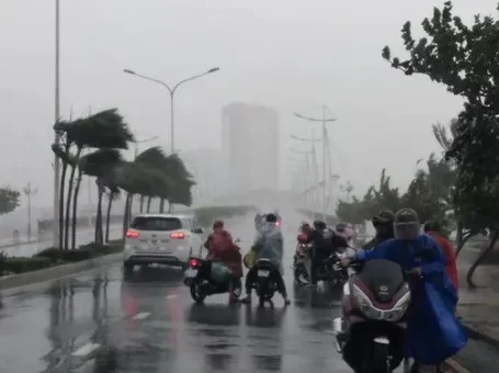 Bão số 1 đổ bộ đất liền, miền Bắc mưa to khắp nơi