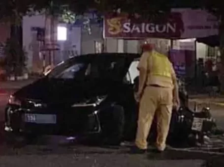 Va chạm với ô tô biển xanh, nam thanh niên tử vong ở Phú Thọ