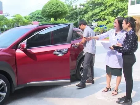 Nắng nóng 3 bố con bật điều hòa trong xe ô tô ngủ 1 người tử vong, 2 người nguy kịch