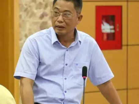 Một phụ huynh bức xúc: “Đầu năm học nào cũng phải đóng tiền rèm cửa, điều hoà