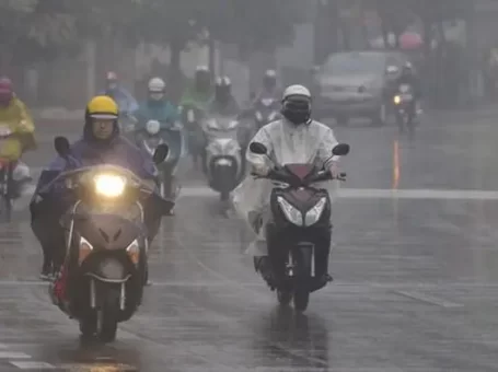 xa hoi 1 3 1 Mưa dông hoành hành ở miền Bắc, Trung Bộ nắng chói chang