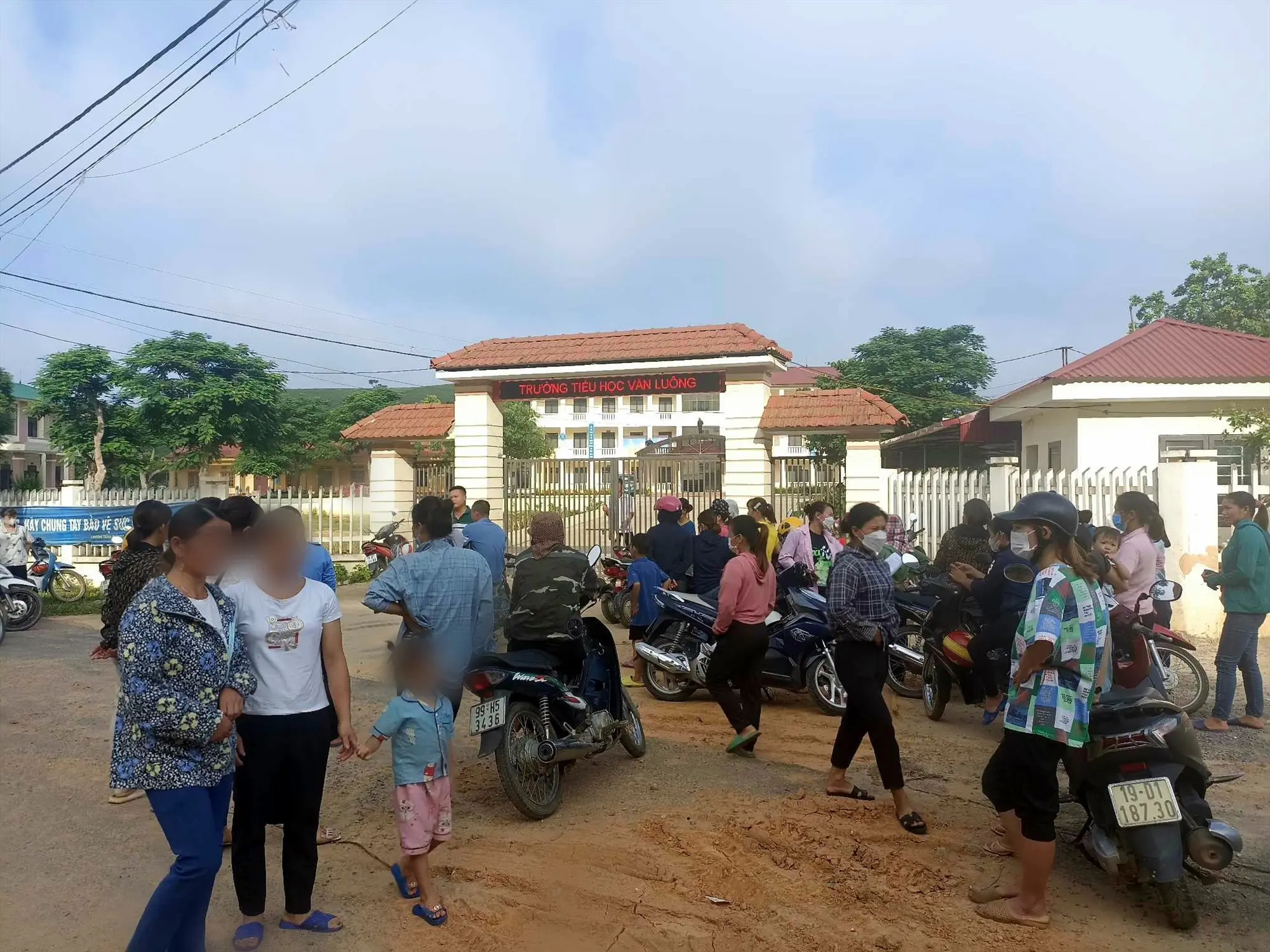 xa hoi 2 Gia hạn thanh tra vụ ngôi trường bị phụ huynh “quây” ở Phú Thọ