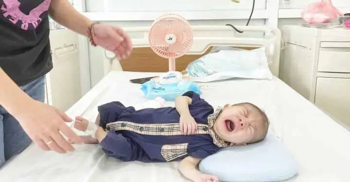 Ám ảnh tiếng khóc ngằn ngặt của bé trai bị bại não, 10 tháng tuổi chỉ nặng 3,8kg