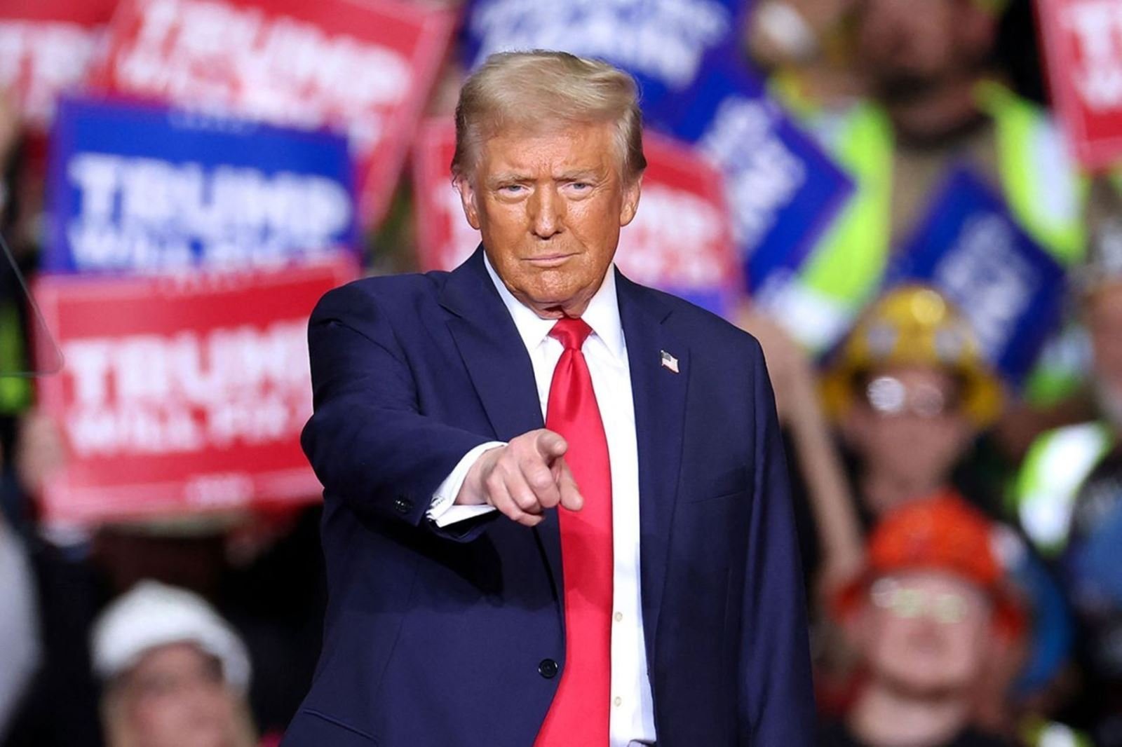 Chỉ Công Nhận Hai Giới Tính: Donald Trump Gây Chấn Động Với Chính Sách Năm 2025