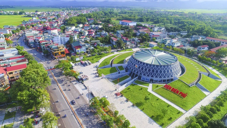 Cán Bộ Xã Nhận Trợ Cấp Gần 400 Triệu Đồng