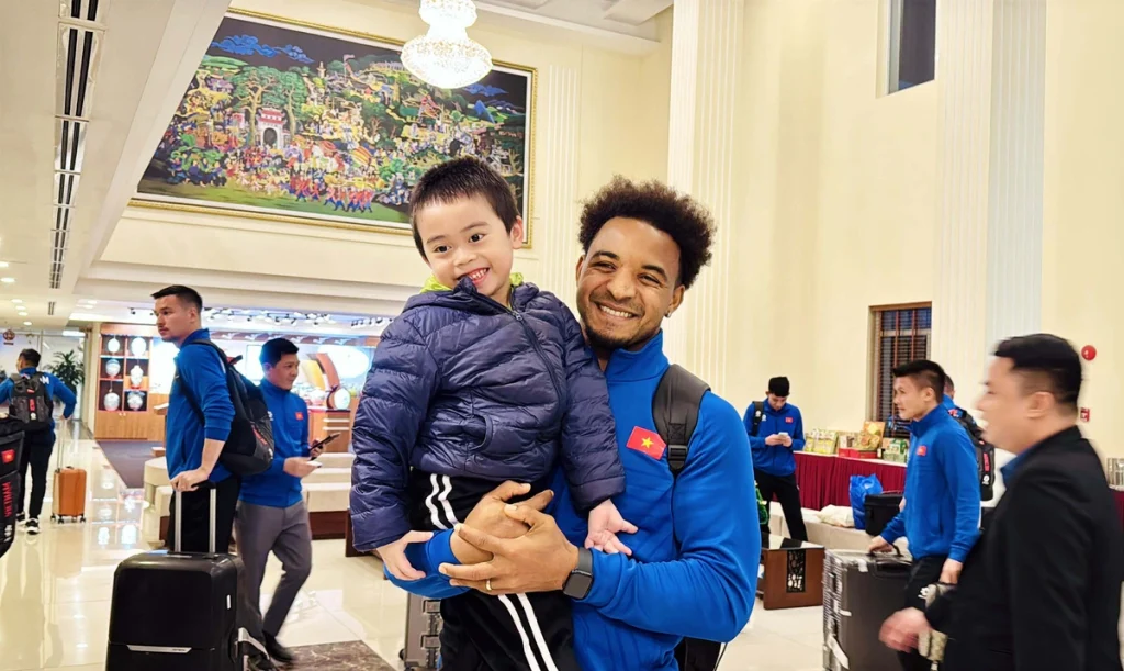 Đội Tuyển Singapore đến Việt Trì