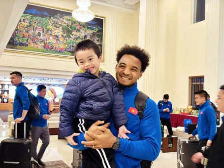 Đội Tuyển Singapore đến Việt Trì